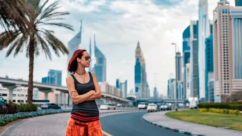 5 شركات تطلب عمال في الامارات بدون خبرة ولا دبلوم